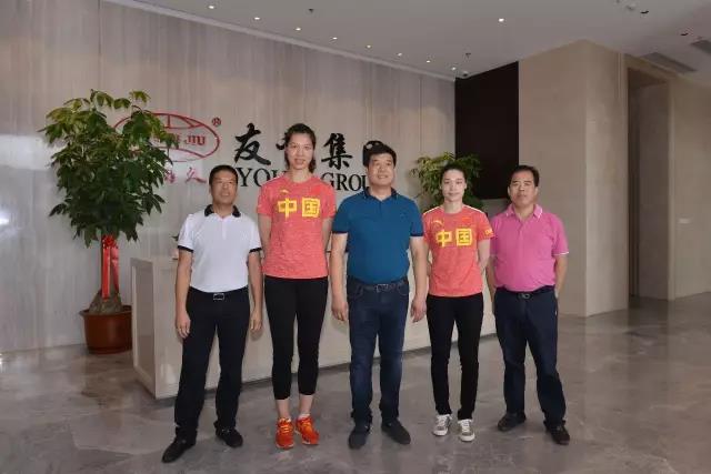 融籍女排奥运冠军，徐云丽、林莉到访龙8头号玩家集团总部